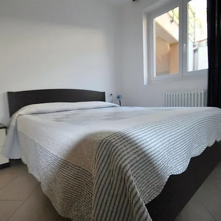 Piazzo Sleeps 4 Pool Wifi Apartment *